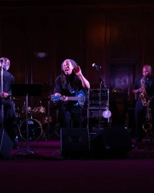 Live concert by Mark Stuart