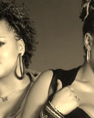 Live concert by Floetry
